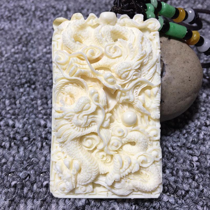 Mặt dây chuyền hình thẻ bằng ngà thực vật ( Hạt Tagua )