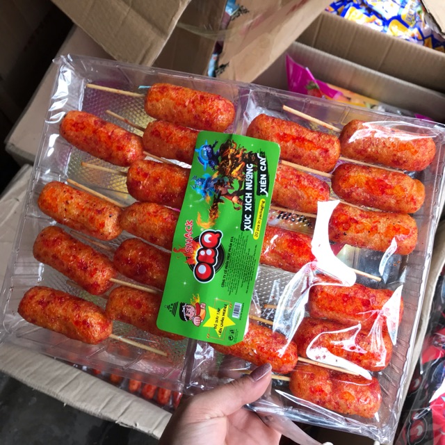 Sỉ khay 20 chiếc snack xúc xích nướng OBQ giòn ngon