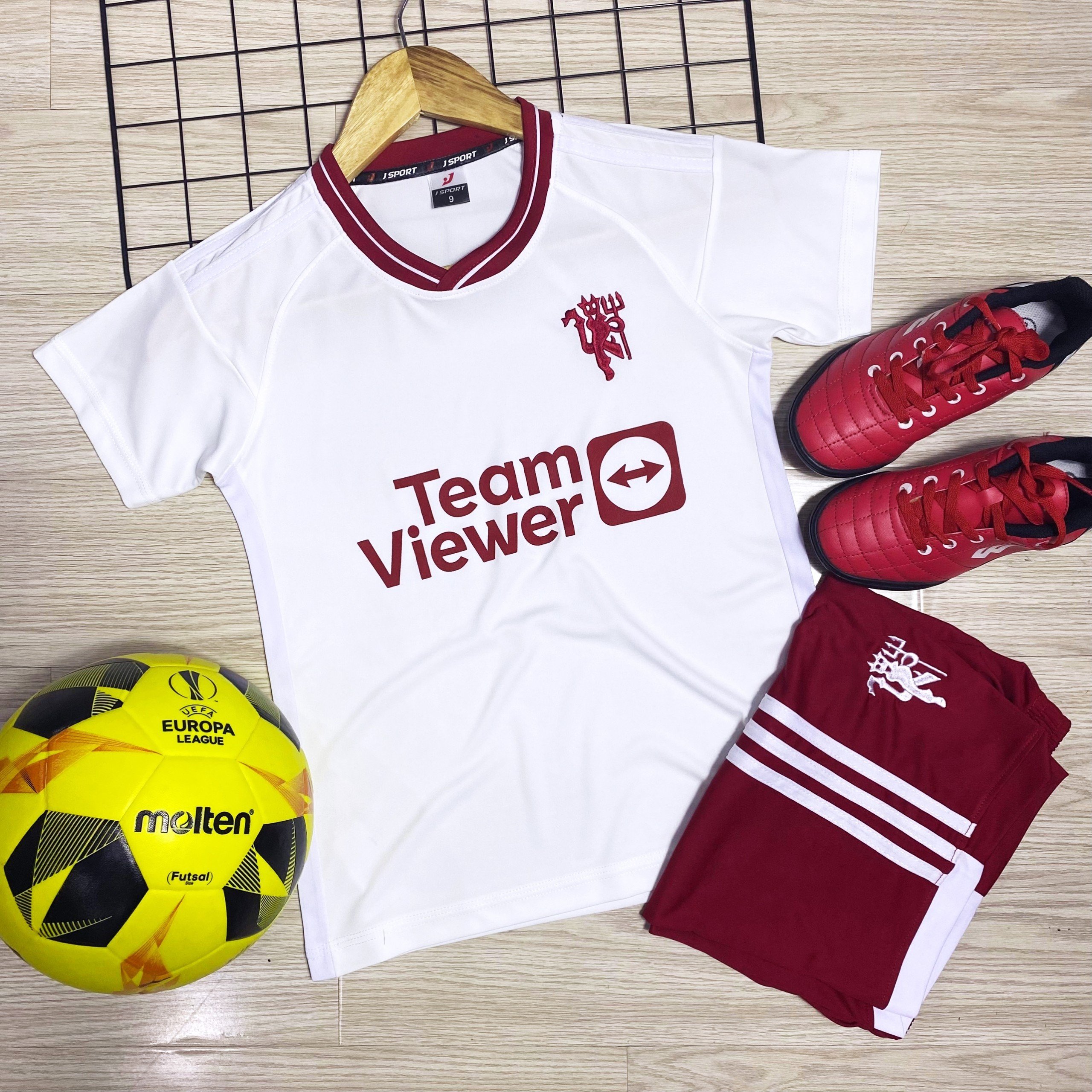 Set Quần Áo Bóng Đá Trẻ Em MU Trắng 2024, Set Đá Banh Trẻ Em Thoáng Mát