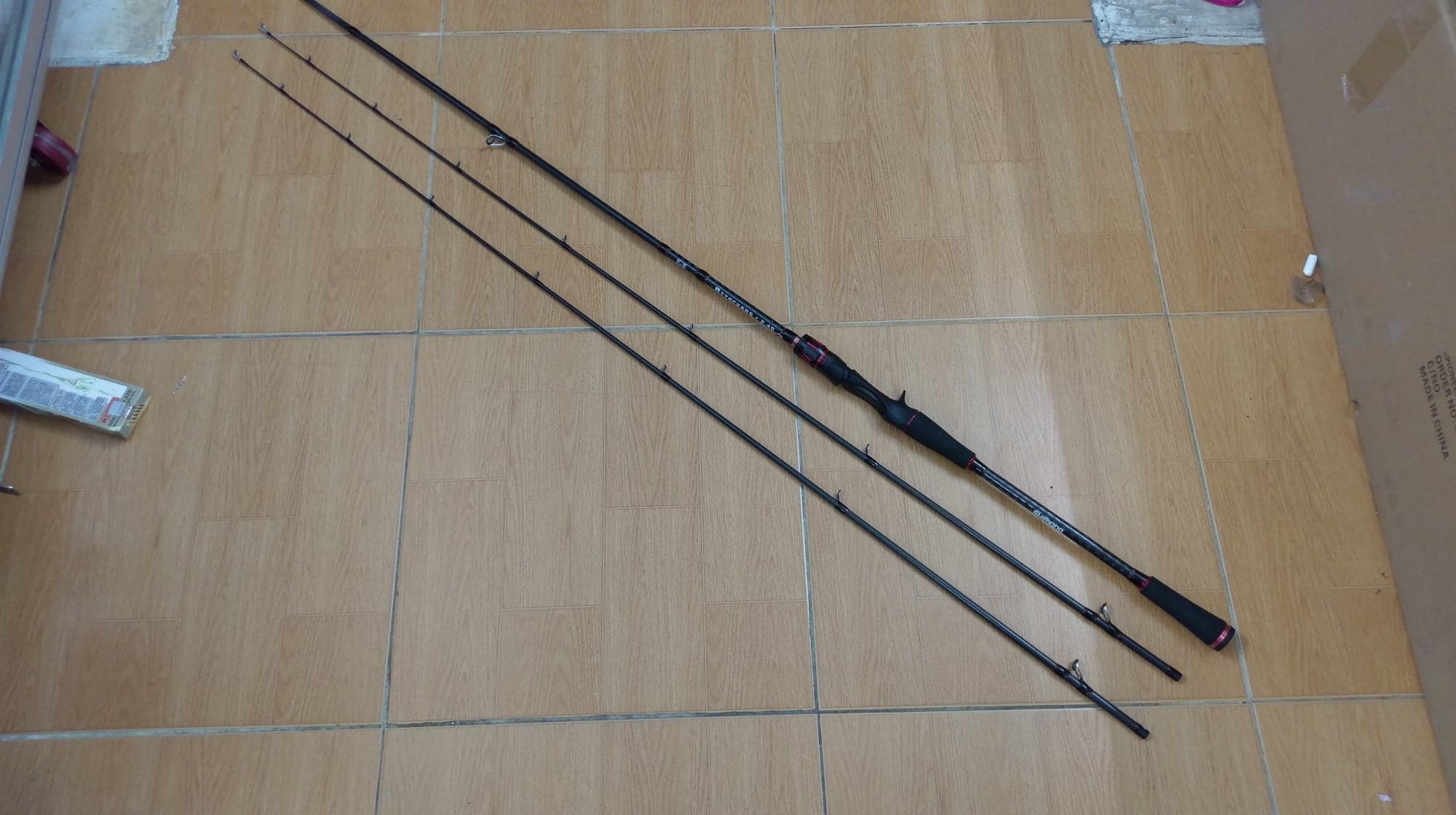 Cần Câu Lure Chất Lượng Shimano Attacker Carbon xoắn 2 ngọn M MH Test Tĩnh 2,5kg