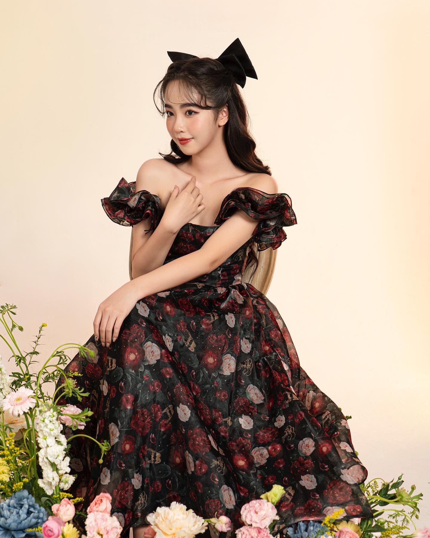 Váy nữ dáng xoè thiết kế trễ vai The Peachy- Scarlett Dress Hoa Hồng Đen
