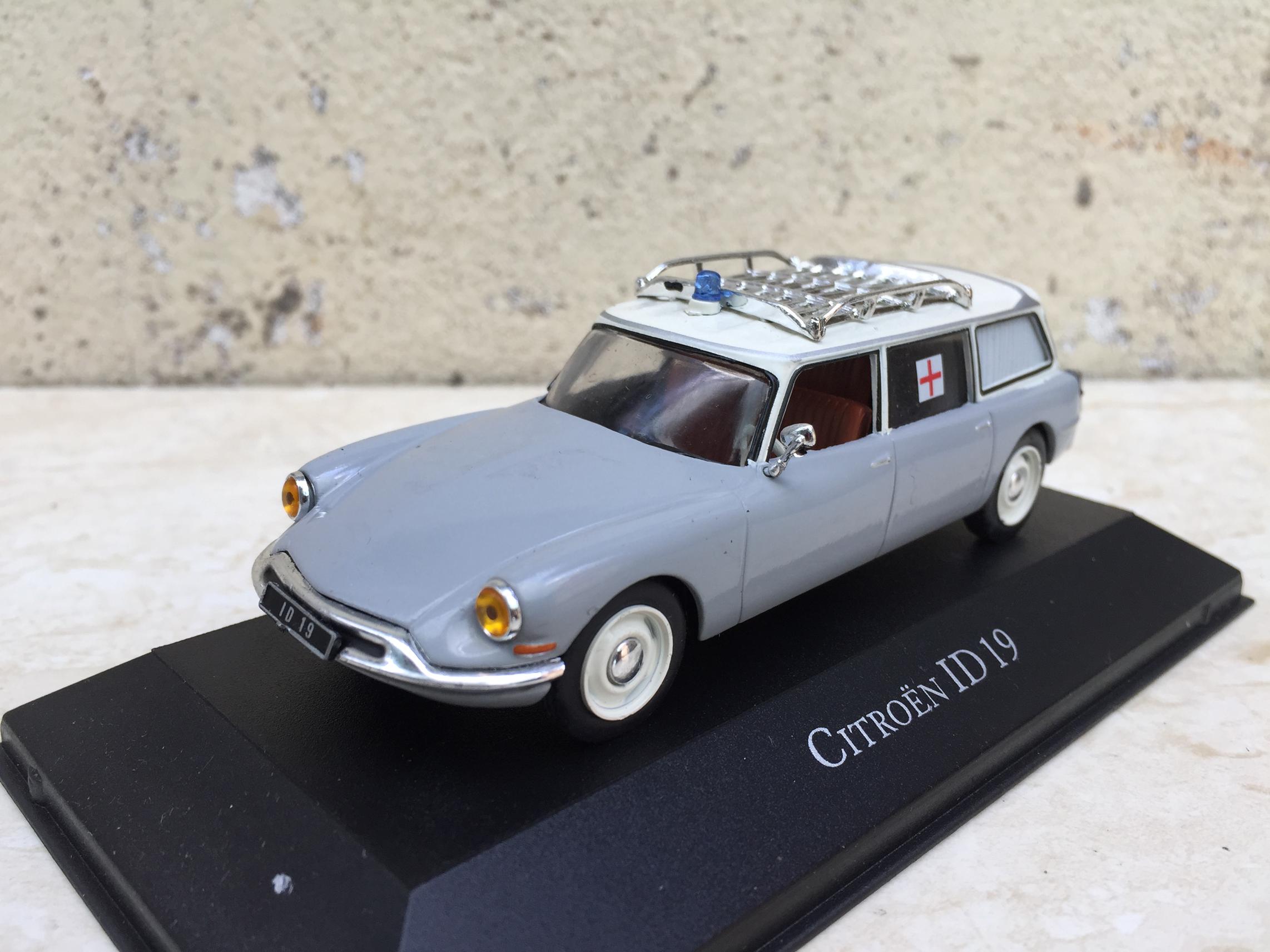 Mô hình xe ô tô cổ citroen id19 ambulance - 1:43