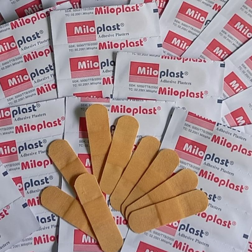 [100/miếng] băng cá nhân Miloplast băng keo gạc vết thương an toàn tiện dụng cho gia đình và các cơ sở y tế (Hộp 100 miếng)