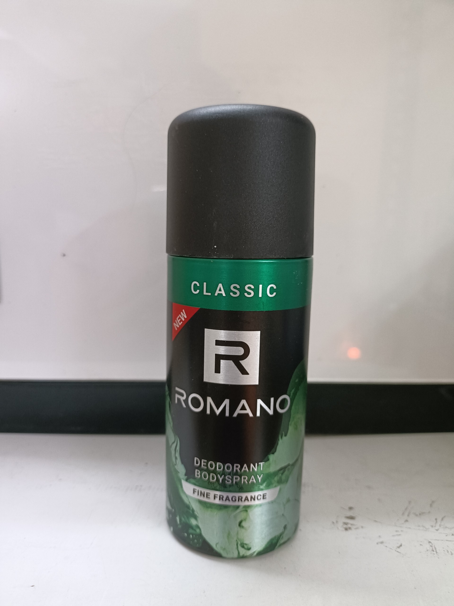 Xịt khử mùi toàn thân Romano Classic 150ml