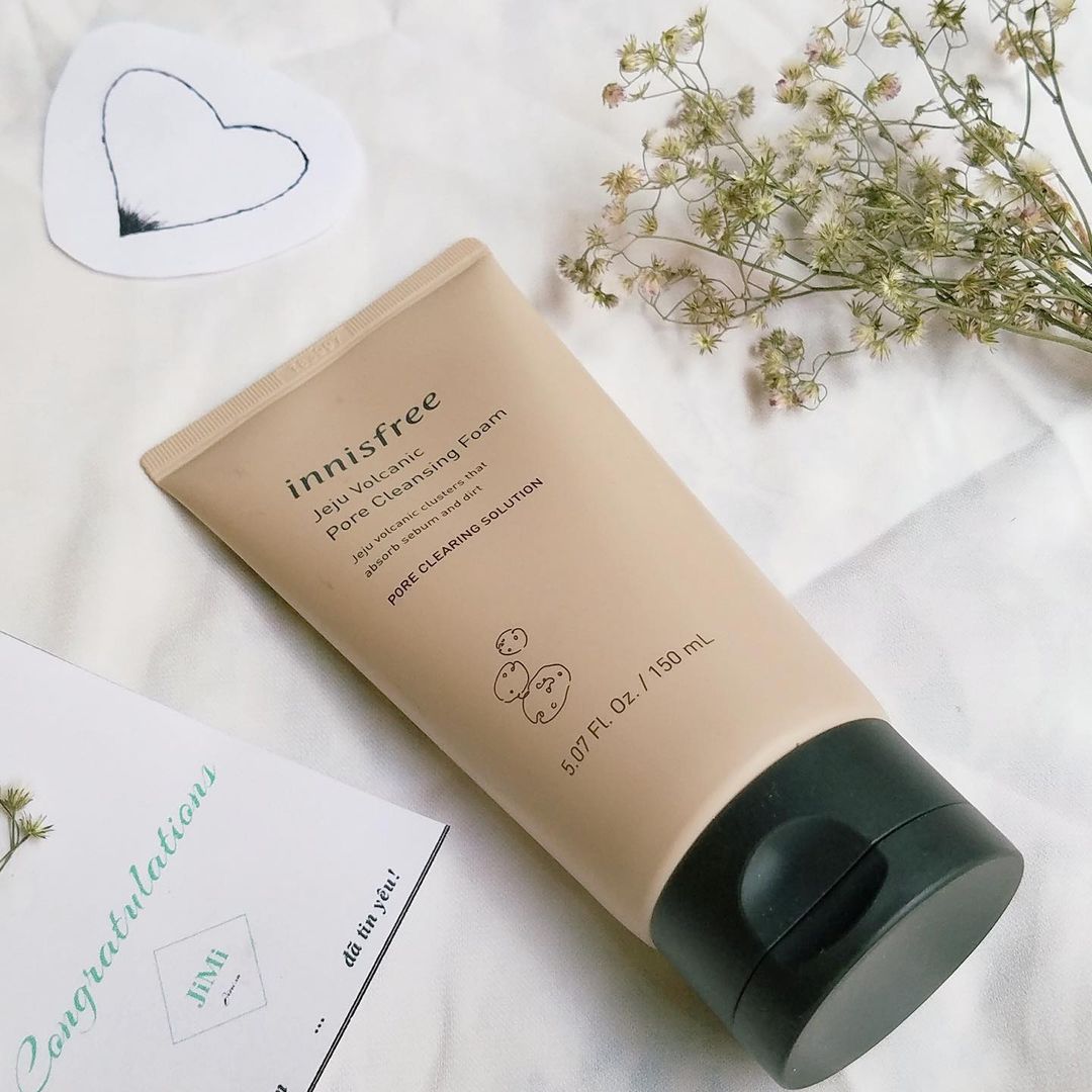 Sữa Rửa Mặt Tro Núi Lửa Innisfree Jeju Volcanic Pore Cleansing Foam 150ml cho da dầu mụn