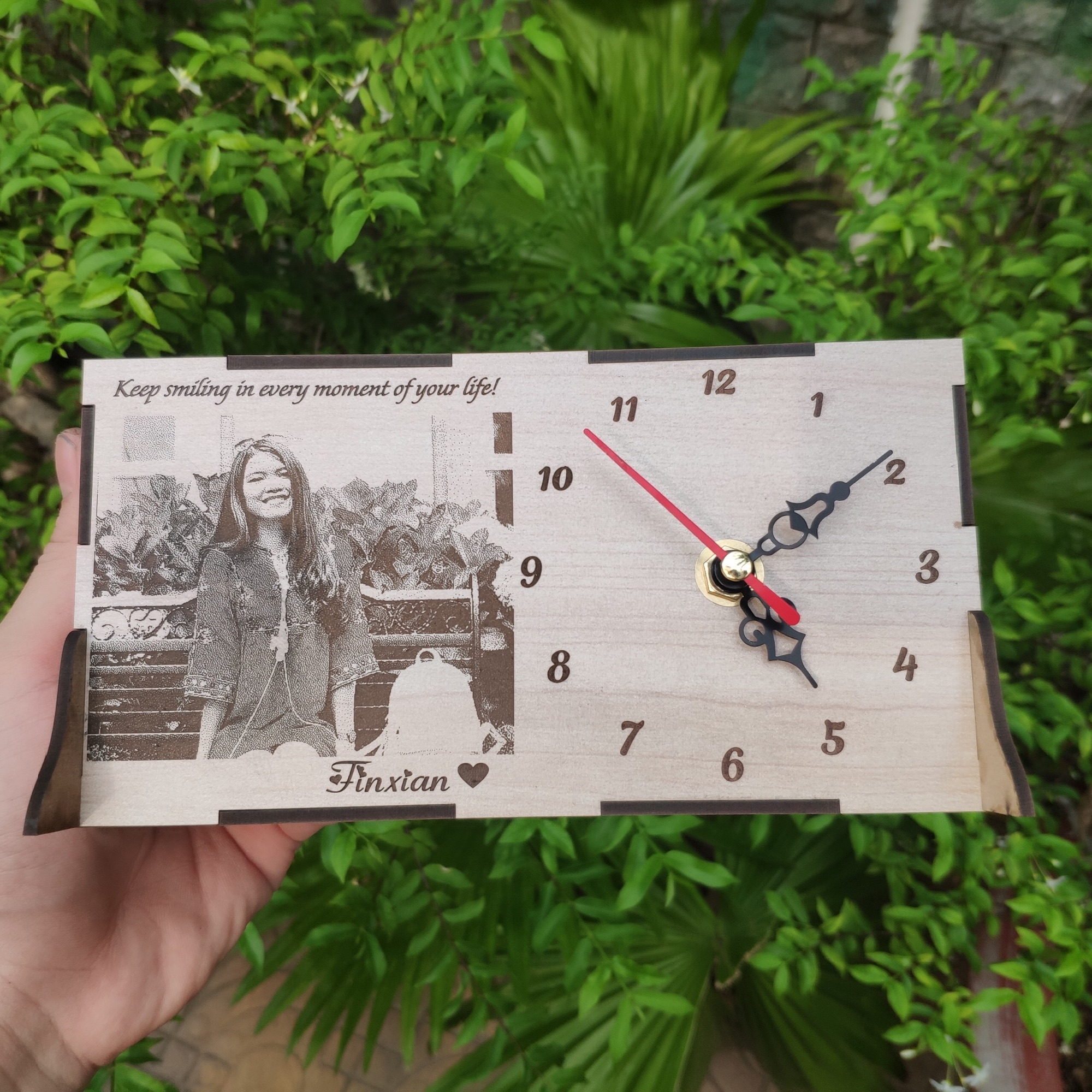 [HCM]Đồng hồ gỗ khắc hình ảnh thiết kế theo yêu cầu - Đồng hồ để bàn Đồng hồ gỗ quà tặng độc đáo