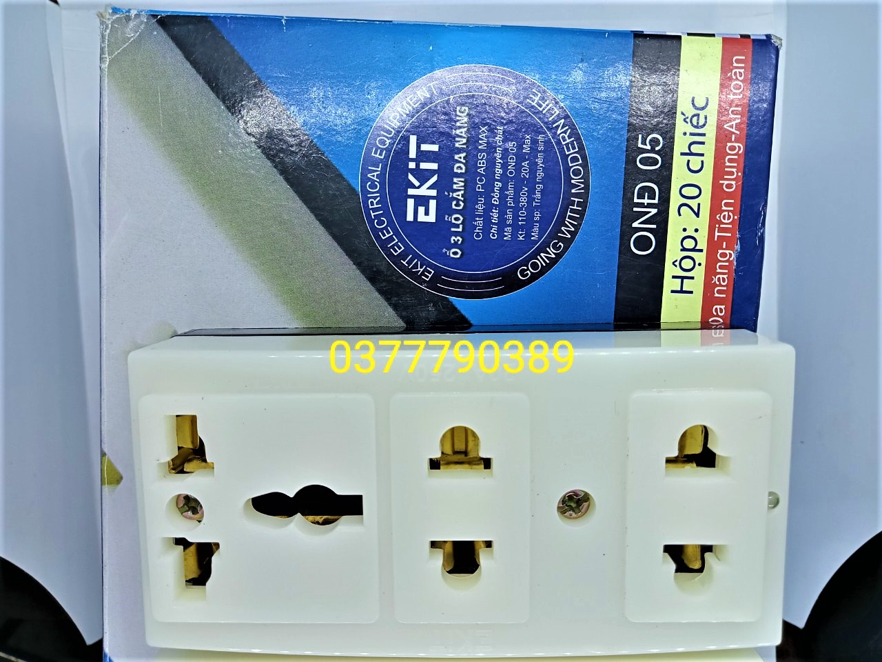 Ổ cắm 3 lỗ đa năng ekit