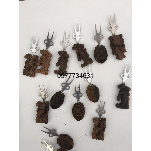 Xiên chuối, xiên hoa quả gỗ Mun, tre đục CNC tiunh xảo cho lồng chim chào mào