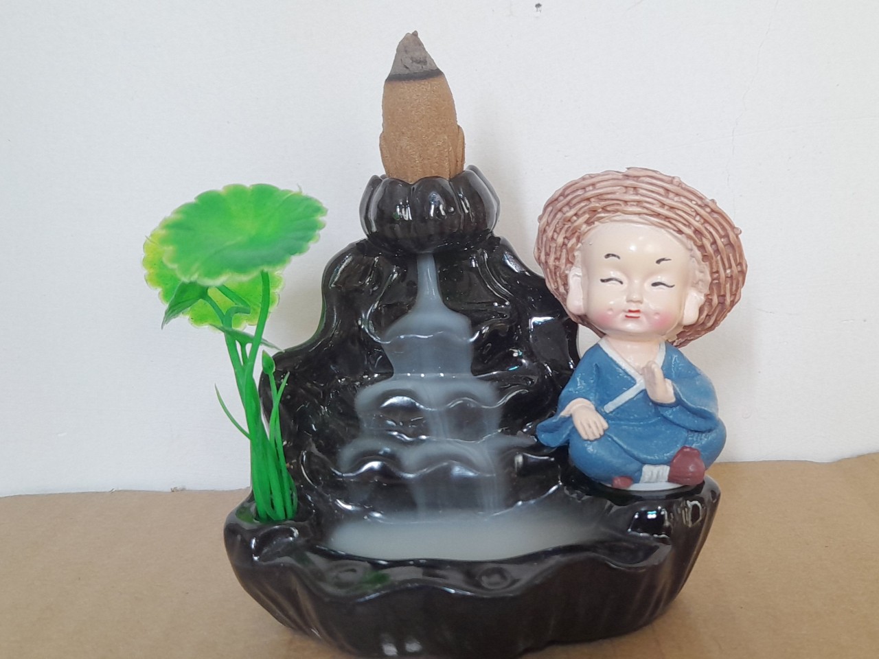 Thác Khói Trầm Hương -Sư tiểu bên thác tặng kèm10 Nụ trầm