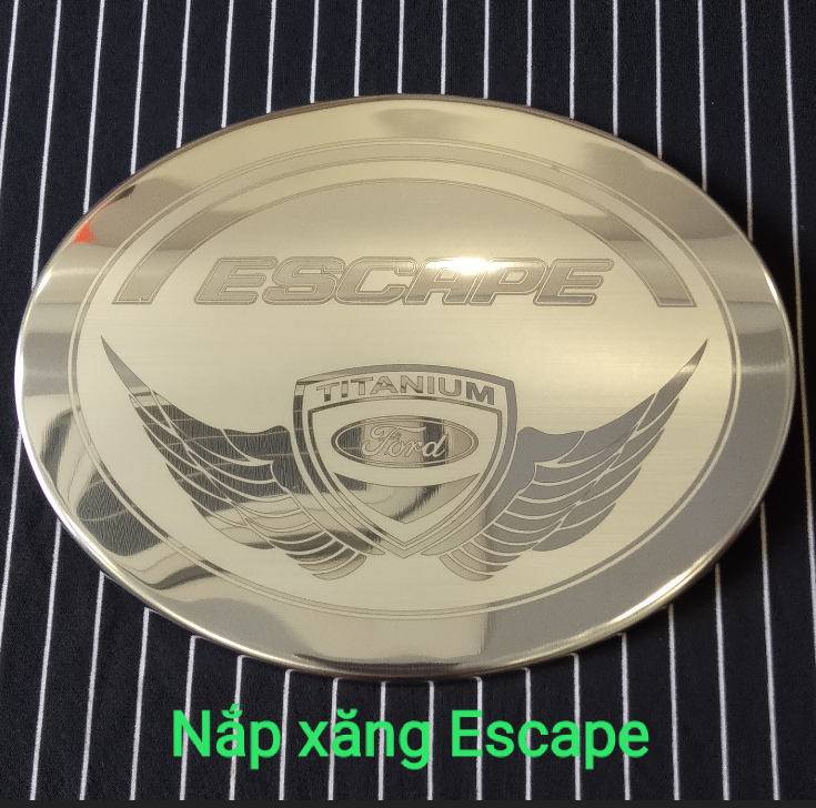 Ốp inox nắp bình xăng ford escape
