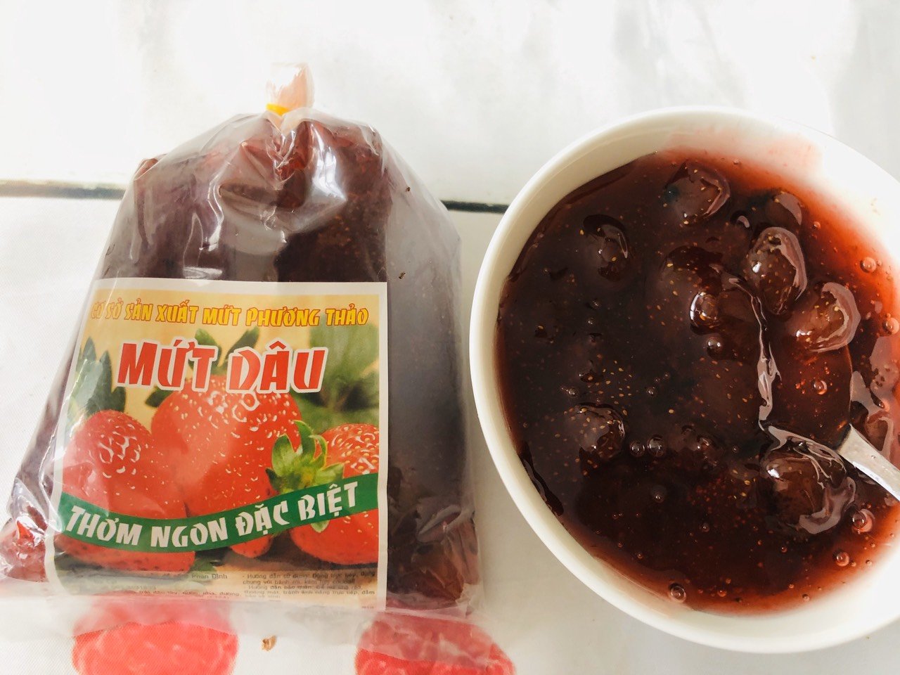 1KG MỨT DÂU đÀ lẠT NGUYÊN TRÁI LOẠI 1 (dùng pha nước, ăn kèm sanwich, làm bánh, siro ...)