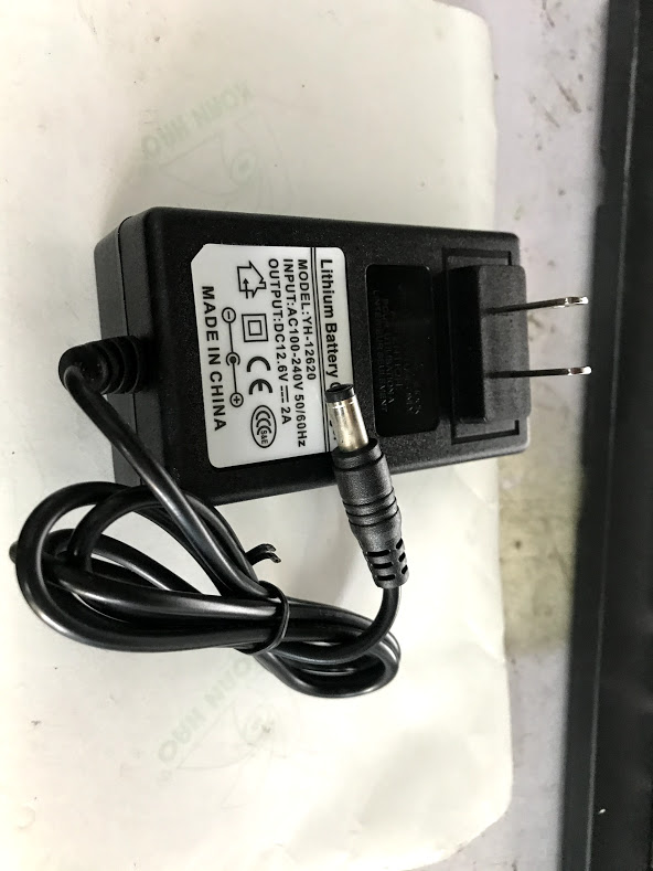 Adapter sạc pin 3s 12.6v 2a