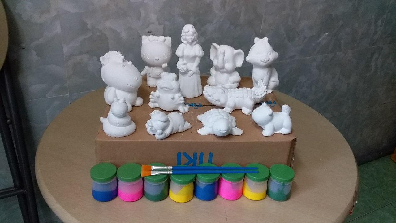 Combo 10 tượng thạch cao ngẫu nhiên gồm 6 hủ màu và 2 cọ tô