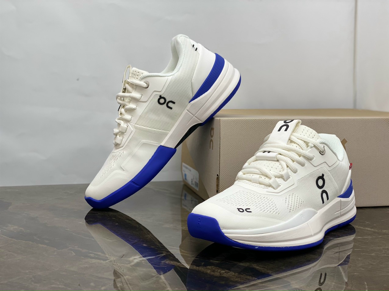 Giày on the roger pro clay tenis