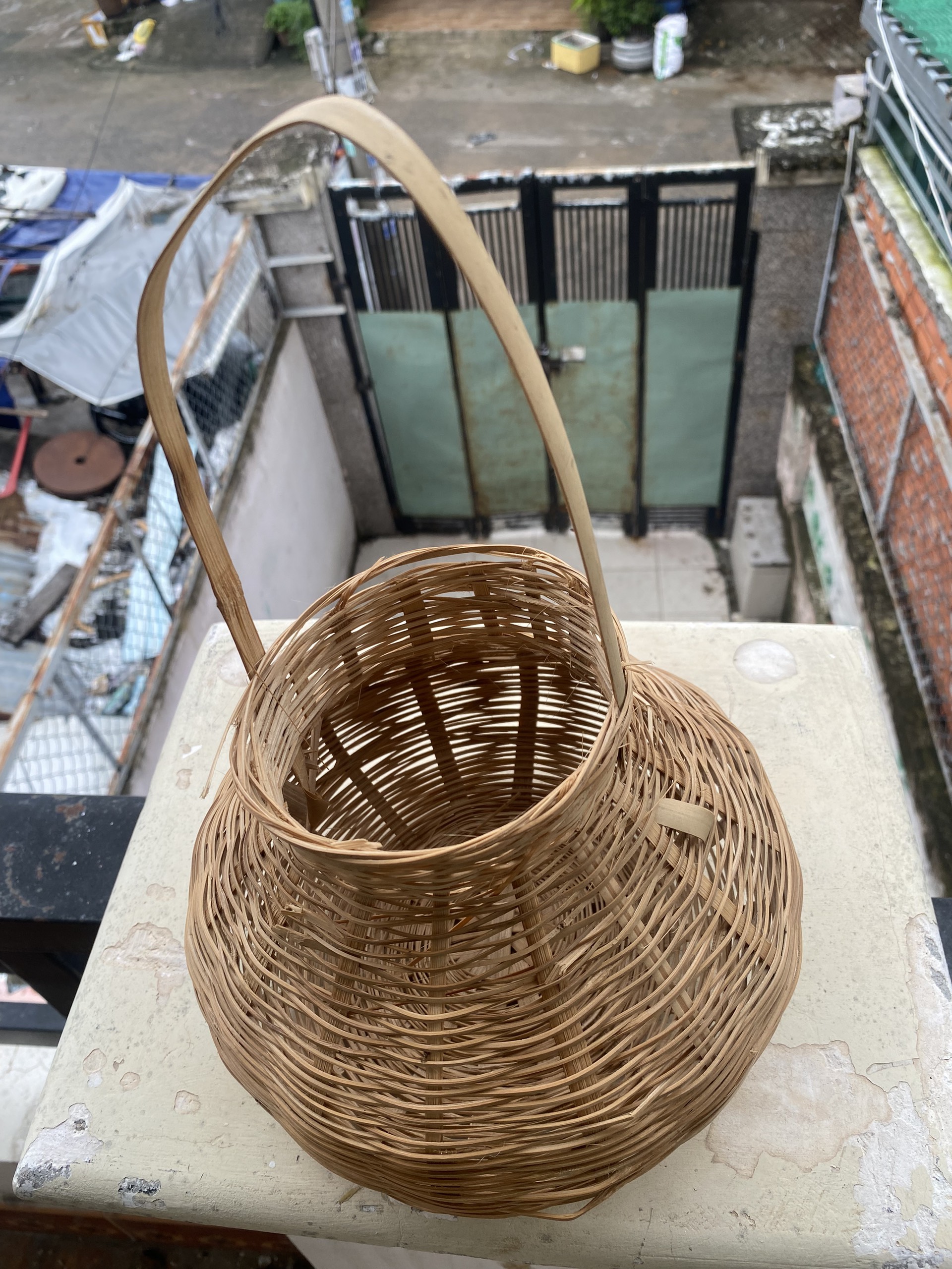 Giỏ cắm bông lúa - cắm hoa khô bằng tre có quai trang trí