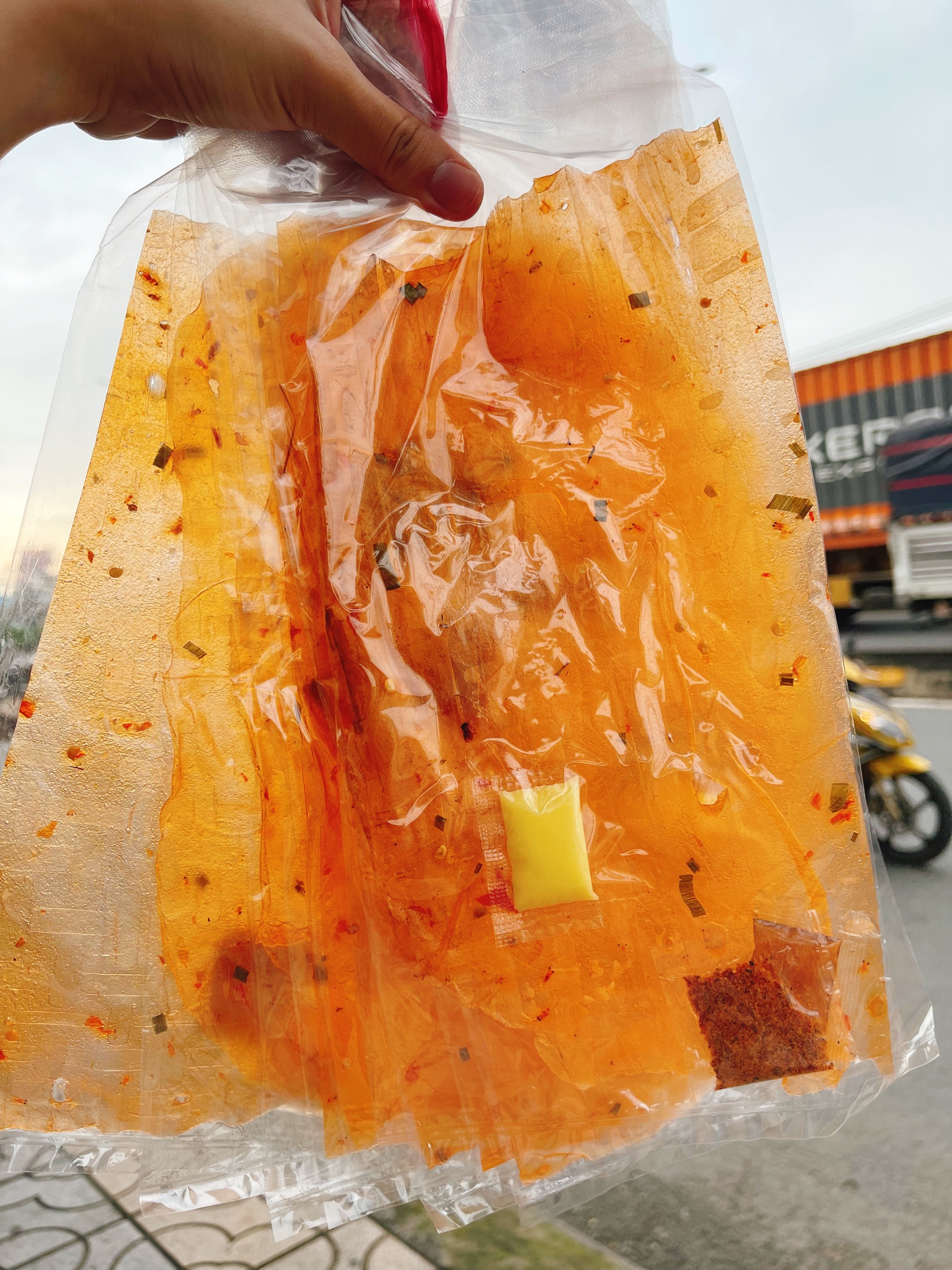 [1 Xâu/10 Bịch] Bánh tráng bơ me Tây Ninh chia sẵn ăn tiện lợi - Bếp nhà Tom