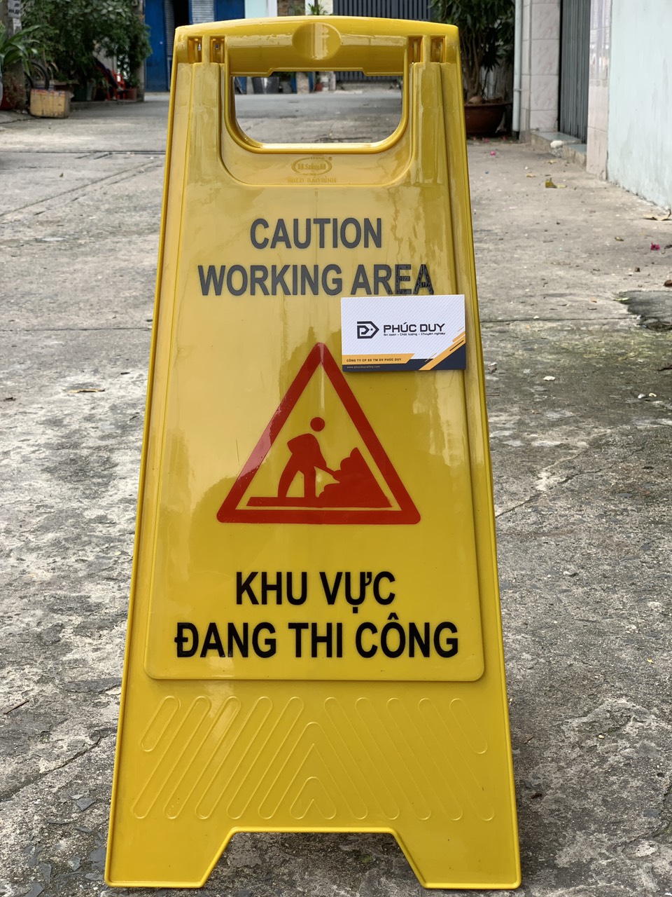 Bảng cảnh báo đơn vị đang thi công chữ a