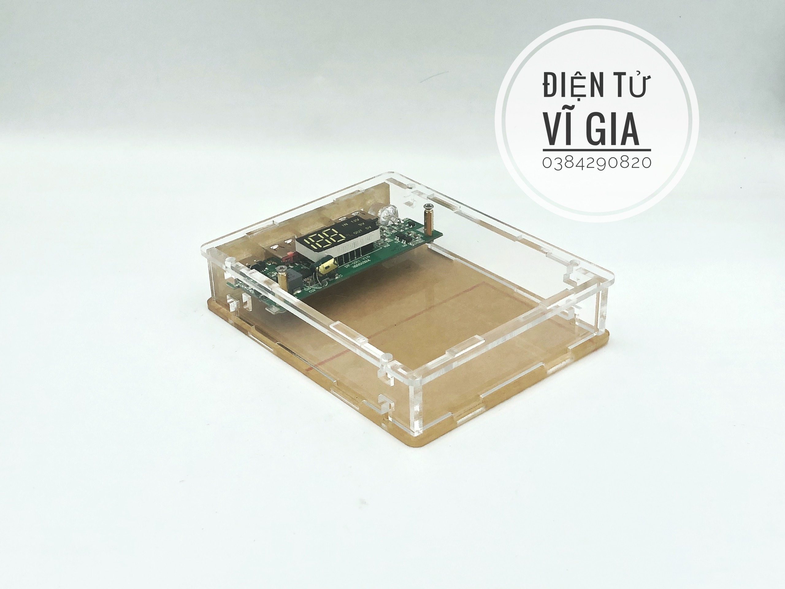 [HCM]Box sạc dự phòng mica trong suốt box 4 cell không pin ốc vít đầy đủ