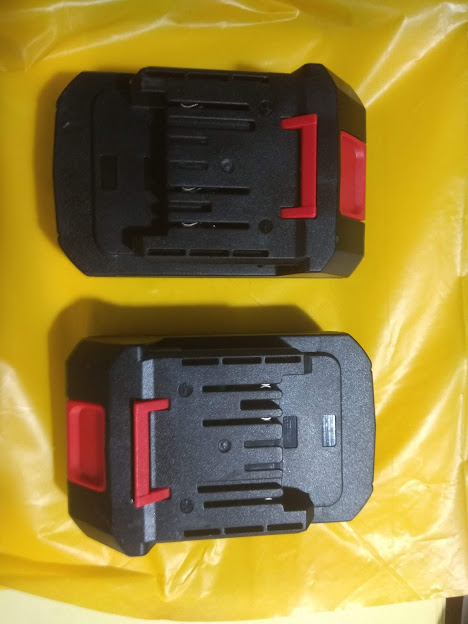 Pin 21 vôn cho máy khoan pin makita, dewat , total, ..... 21 vôn, loại 3 chân , chất lượng tốt.