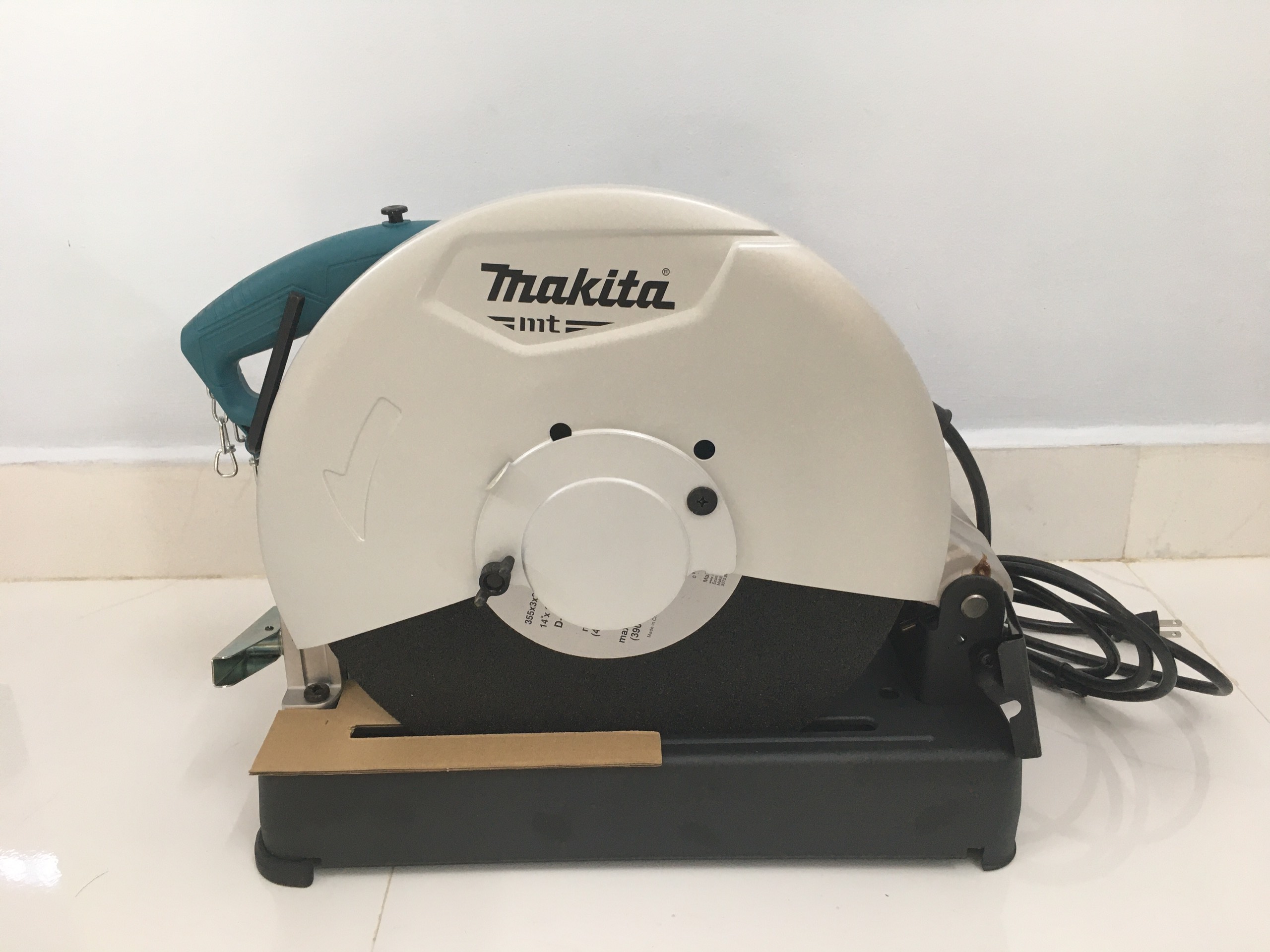 Máy cắt sắt cầm tay m2401b makita - chính hãng