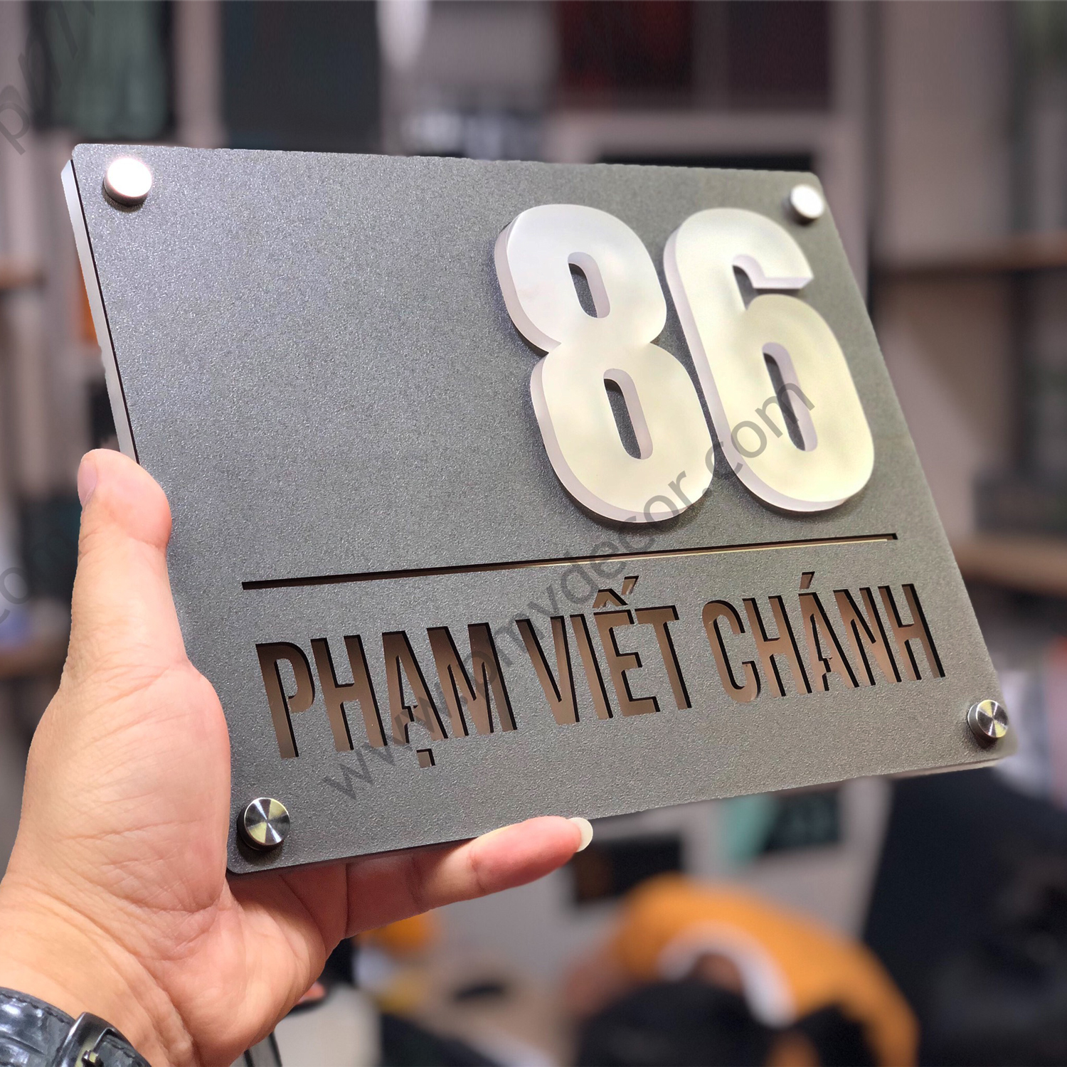 BẢNG, BIỂN SỐ NHÀ. Mica cháo + Mica màu ghi sần, số nổi 1cm, ngoài trời, BSN-PMV105