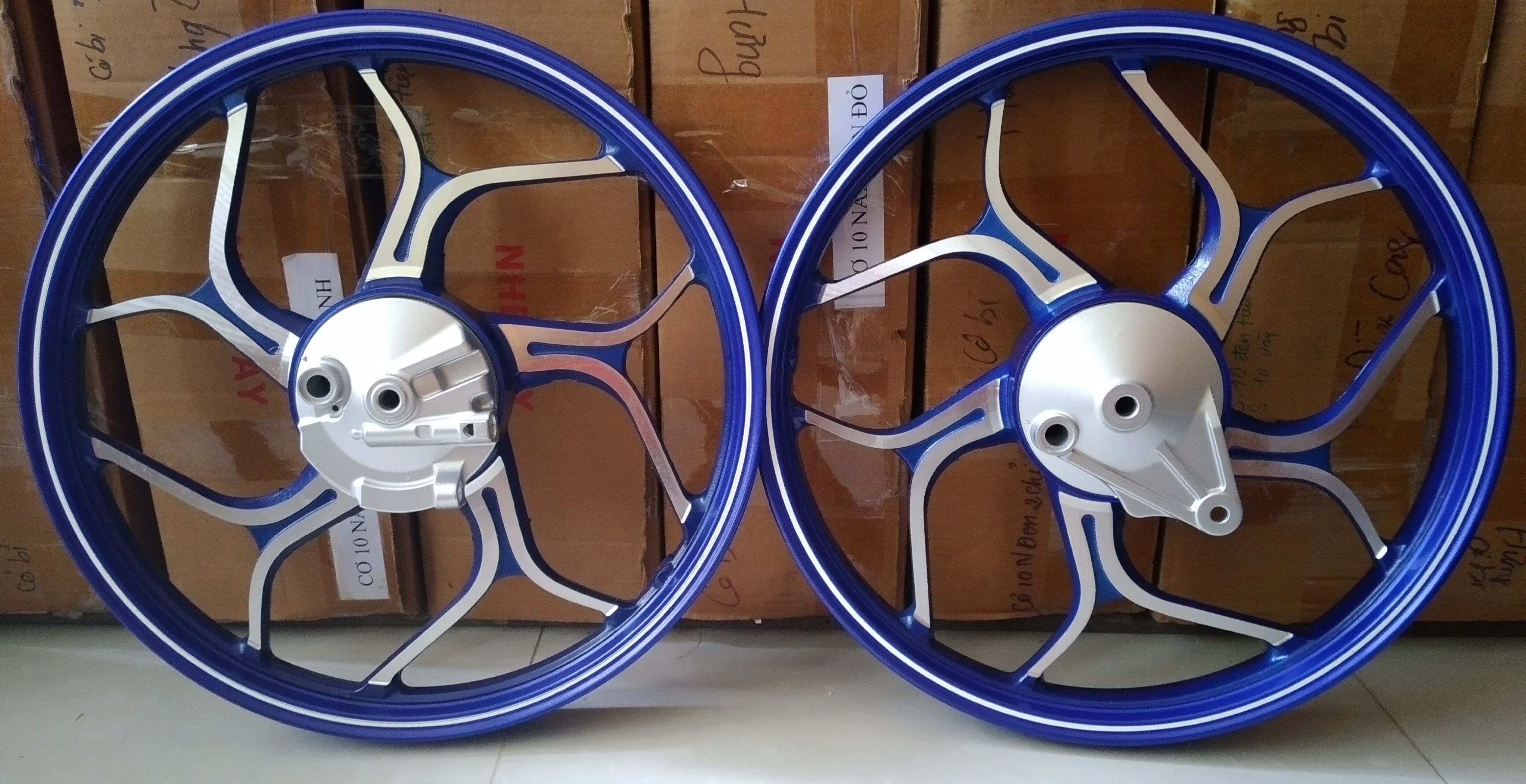 Vành đúc xe máy 10 nan xanh dương phanh đĩa, phanh cơ