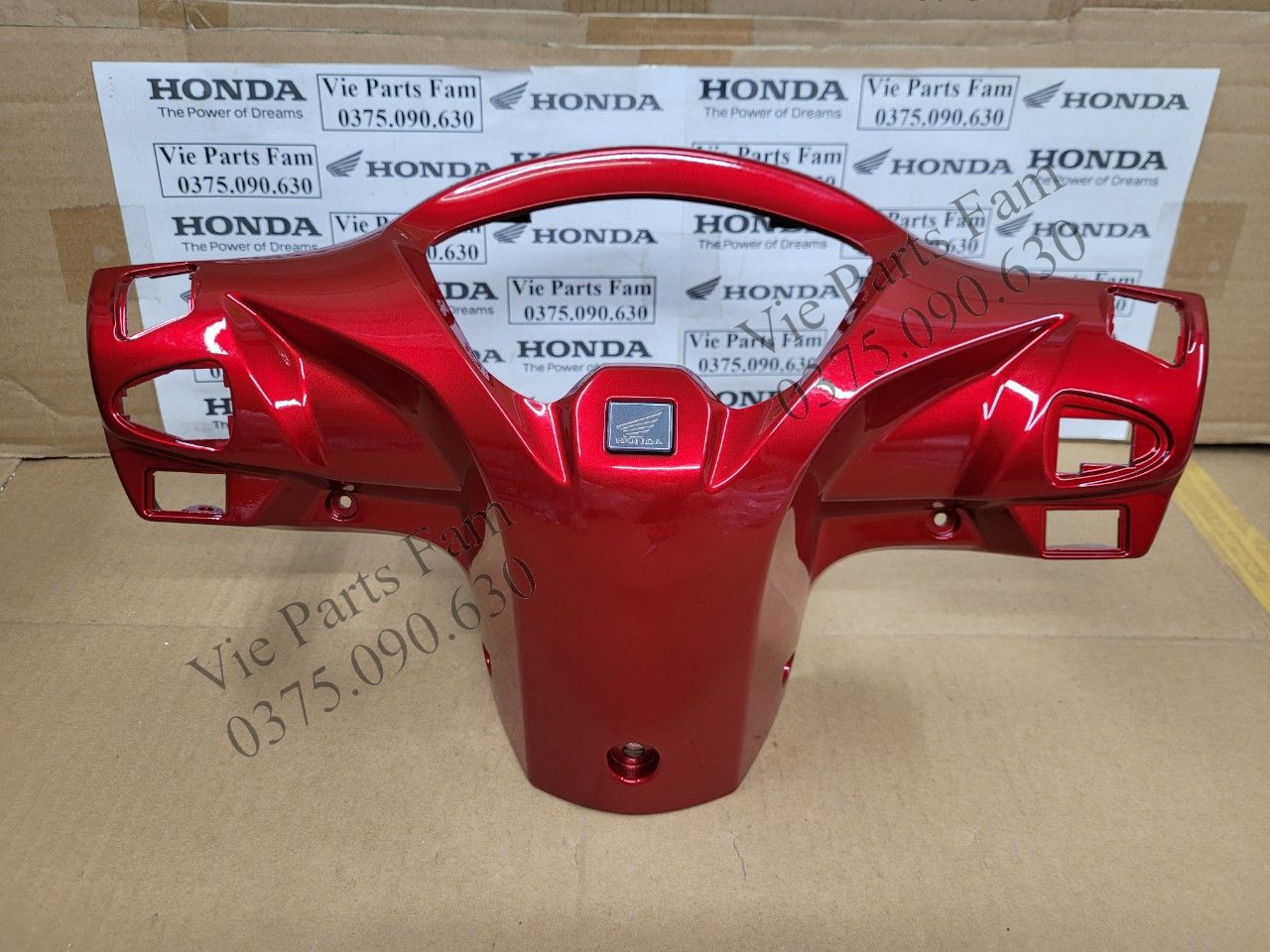 NẮP SAU TAY LÁI/ ỐP ĐẦU SAU VISON 2015-2020, MÀU ĐỎ TƯƠI, HÀNG DIN HONDA