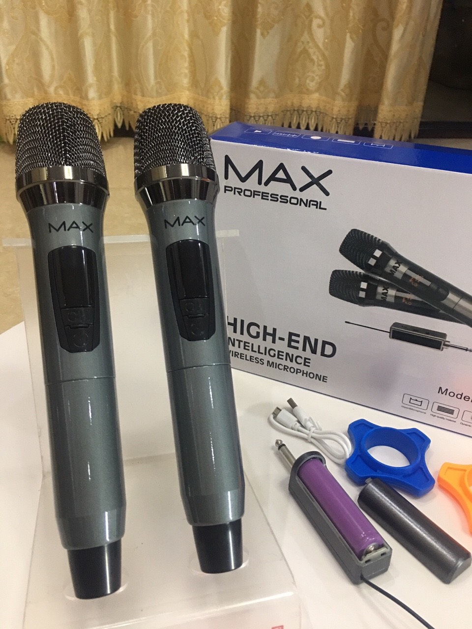 Micro không dây,mic hát karaoke, mic hát karaoke, micro karaoke bluetooth giá rẻ bộ 2 micro không dây đa năng max-39, chống hú cao cấp, màn hình led hiển thị thông minh âm thanh to và rõ mua dàn karaoke gia đình tại nhà