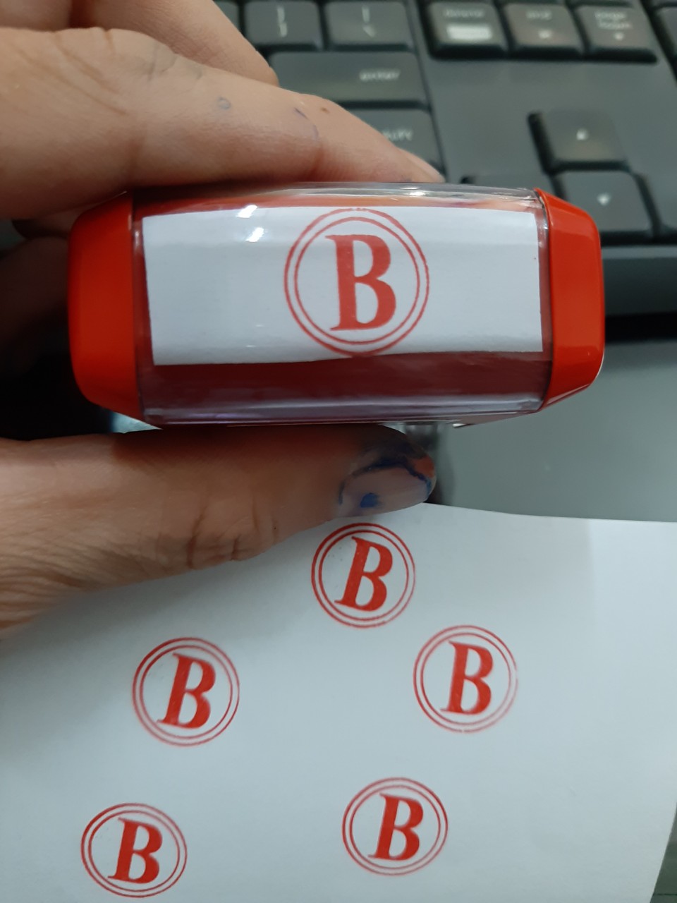 Con dấu chữ B