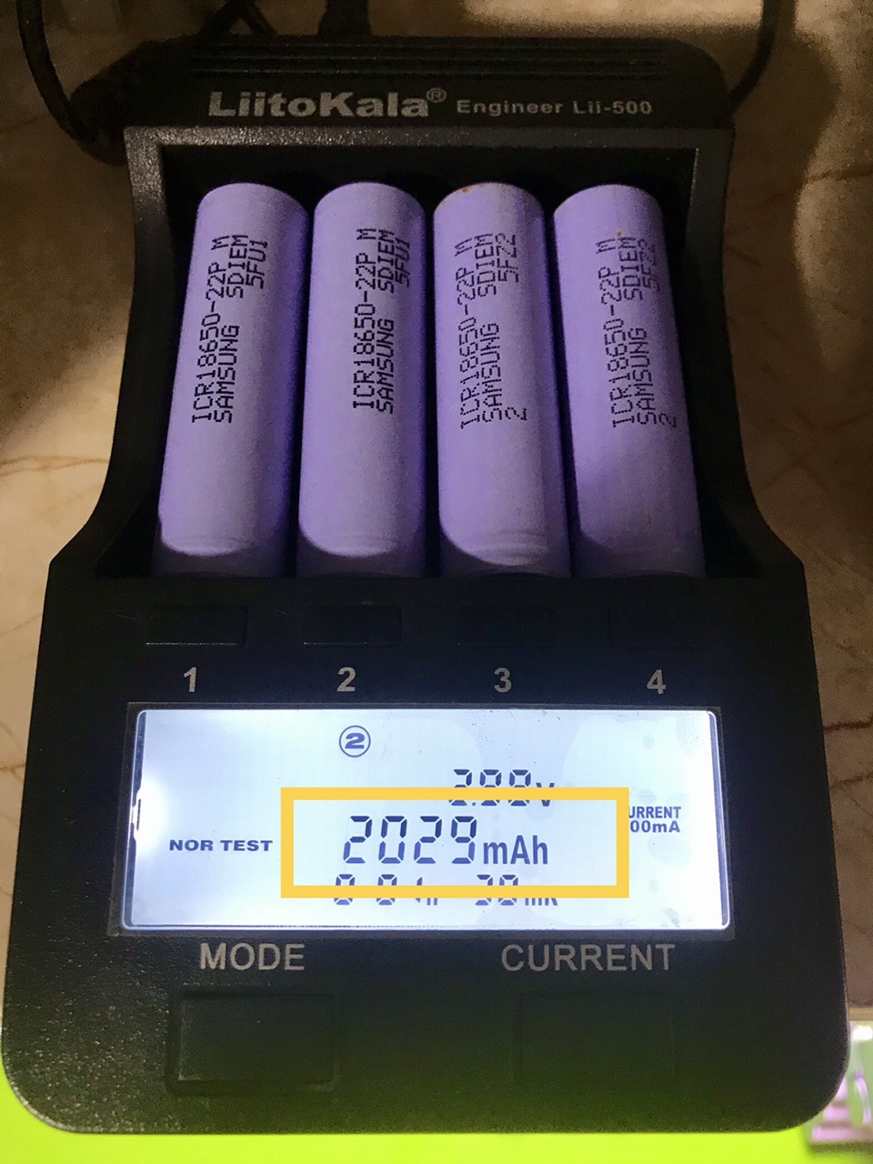 Pin 18650 samsung icr18650 - 22p dung lượng 2200mah xả 10a tháo mạch.