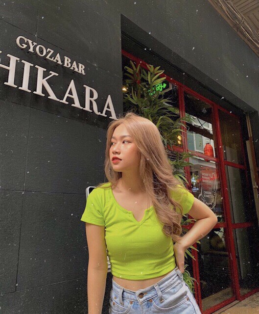 Áo croptop thun gân ôm body xẻ cổ sexy