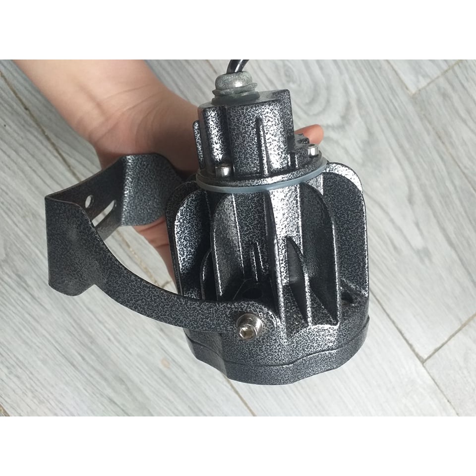 Đèn chiếu xa rọi cột rọi cây ngoài trời