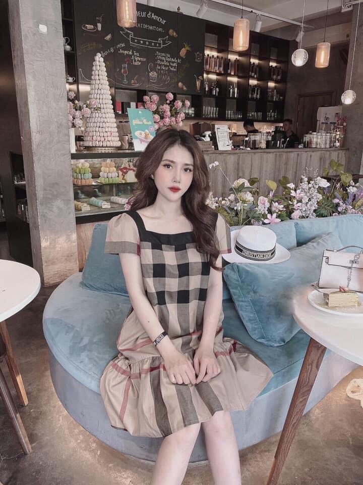 Đầm bầu kẻ cổ vuông đuôi cá phối xinh