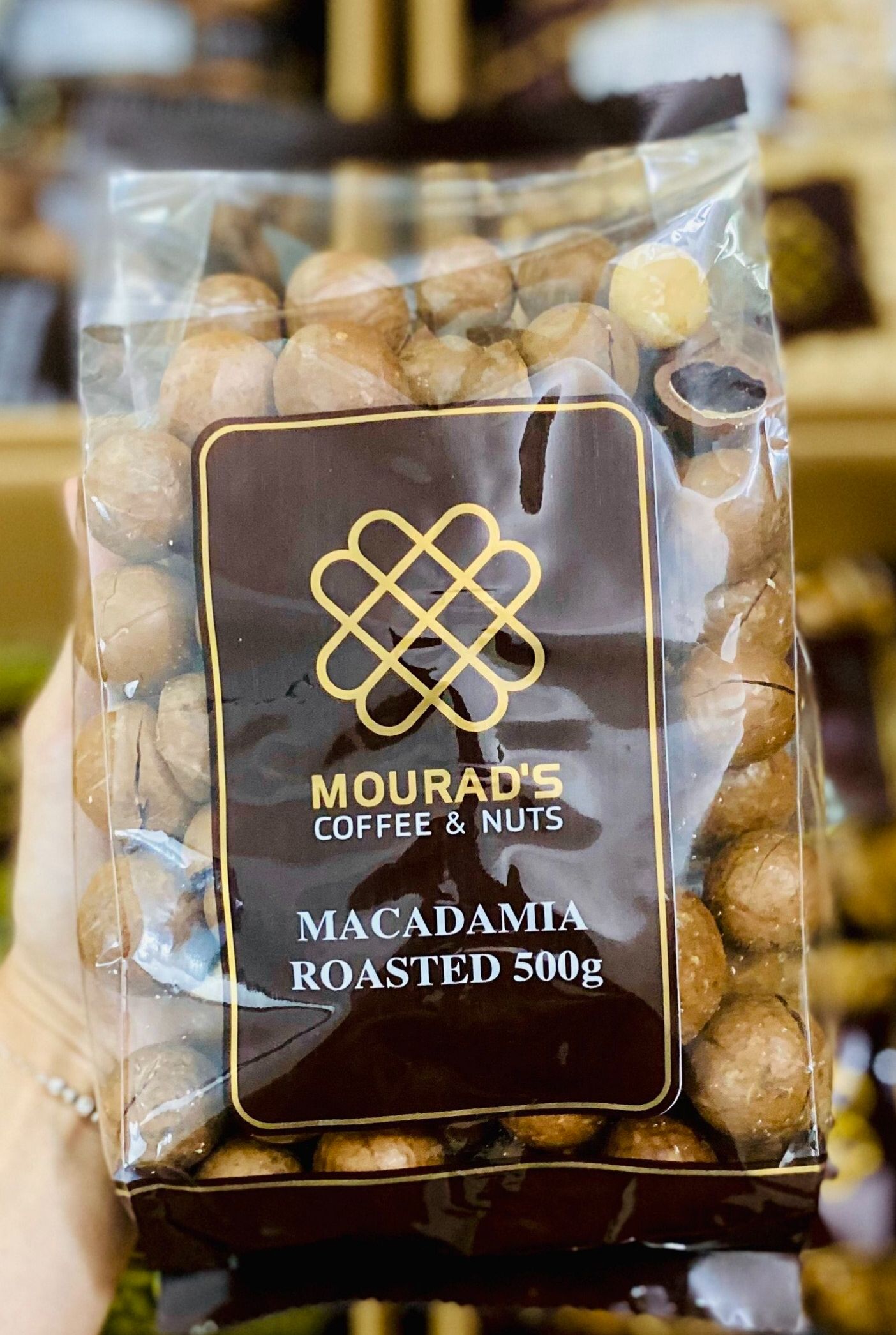 Hạt macca sấy khô nguyên vỏ Mourad’s 500g của Úc