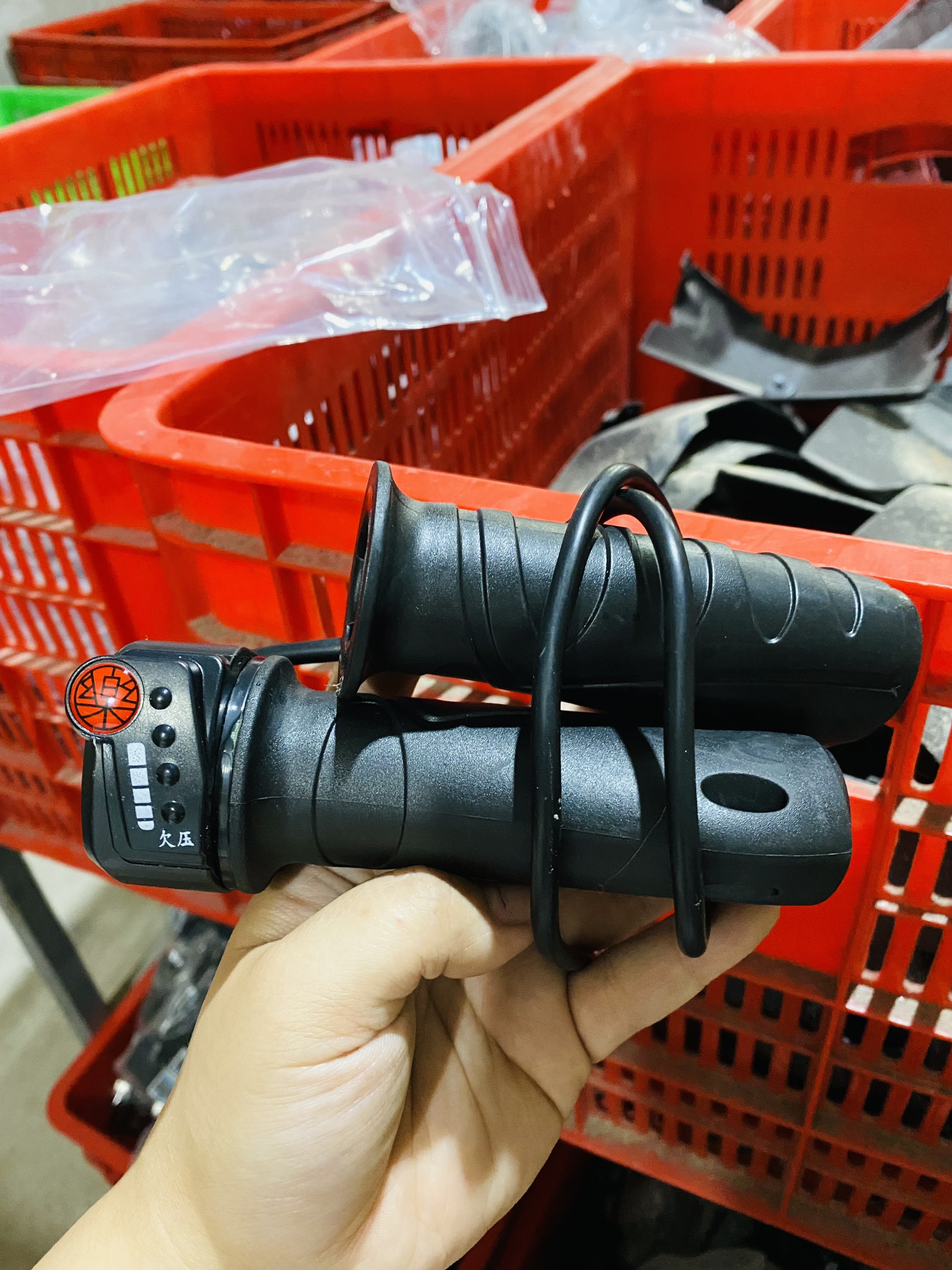 Tay ga xe điện m133 báo điện