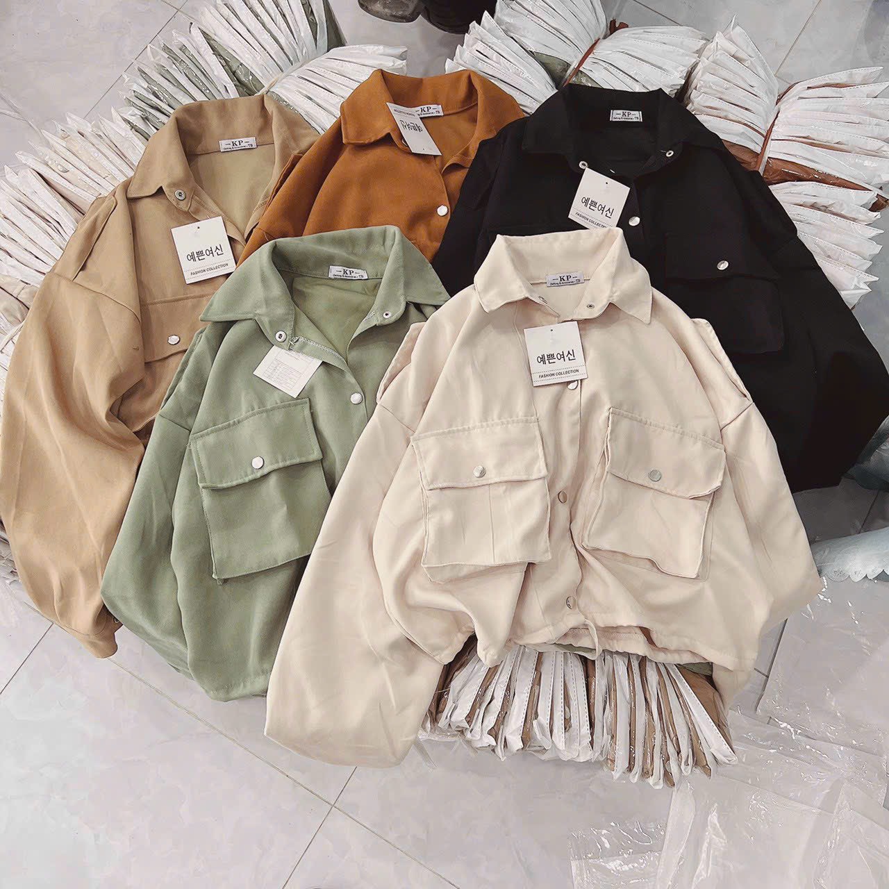 Áo khoác da lộn dáng lừng phối túi nhiều màu tp.14
