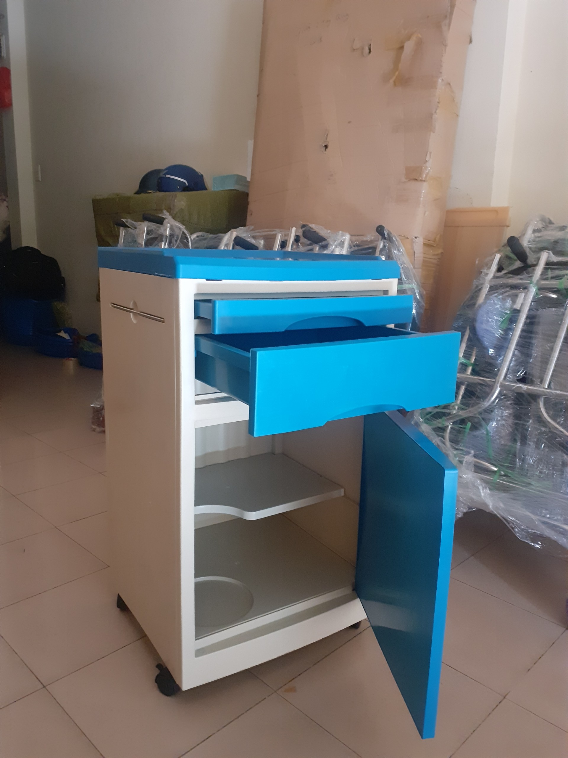 Tủ đầu giường y tế bằng nhựa loại nhỏ
