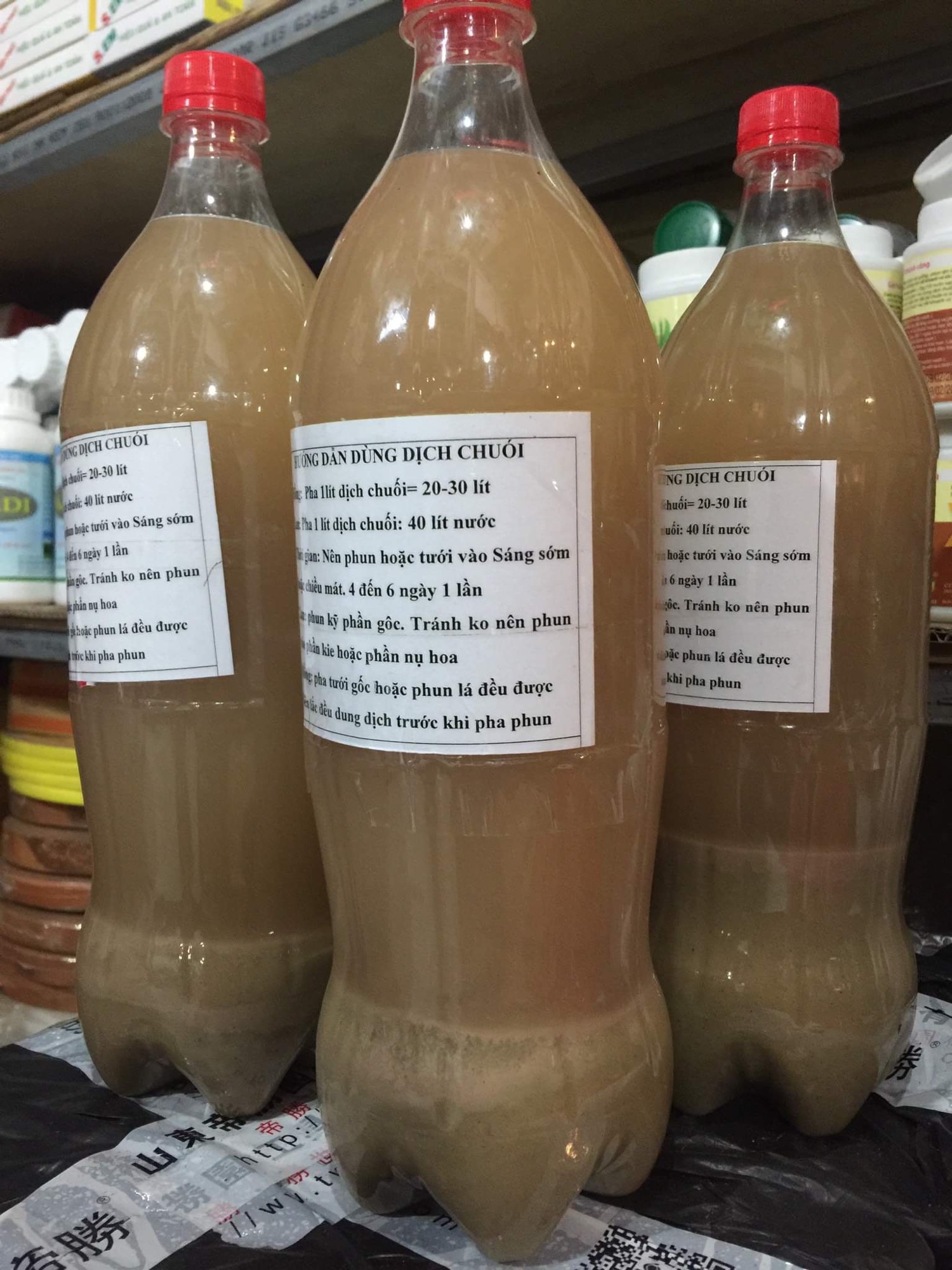 Dịch chuối hữu cơ ủ Humic chuyên dùng cho Hoa hồng và các loại cây cảnh