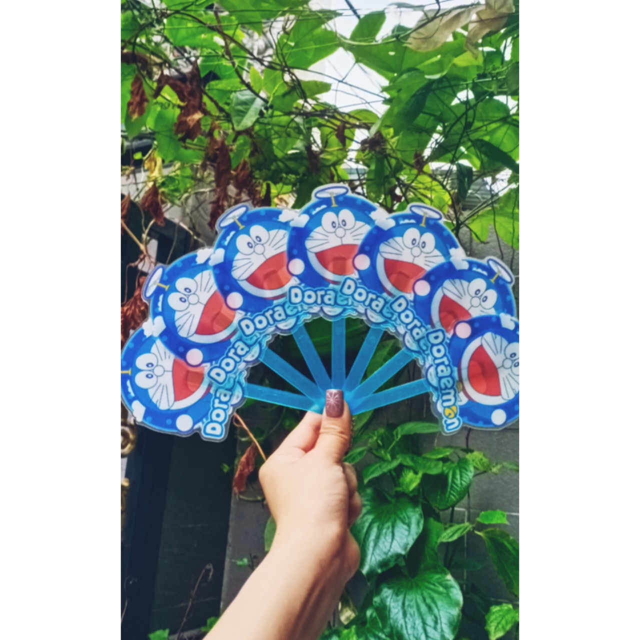 Quạt ô xòe cầm tay doremon