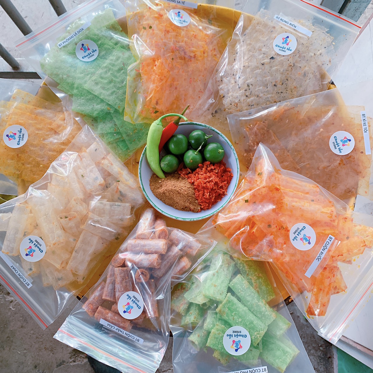 Đồ ăn vặt bánh tráng trộn đủ loại bánh tráng xike, phô mai mè, dứa phô mai, cuộn thập cẩm, bánh tráng rong biển