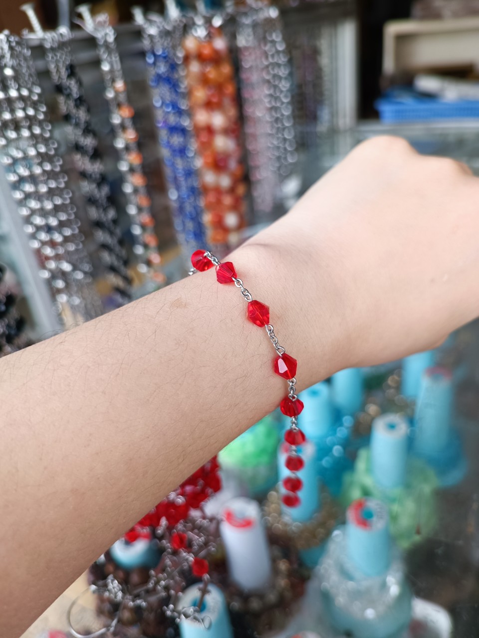Chuỗi vòng đeo tay Mân Côi màu đỏ