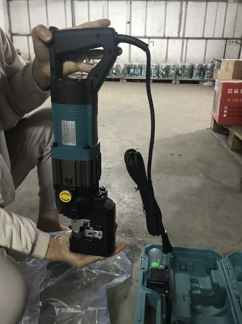 Máy đột lỗ thủy lực acz chính hãng