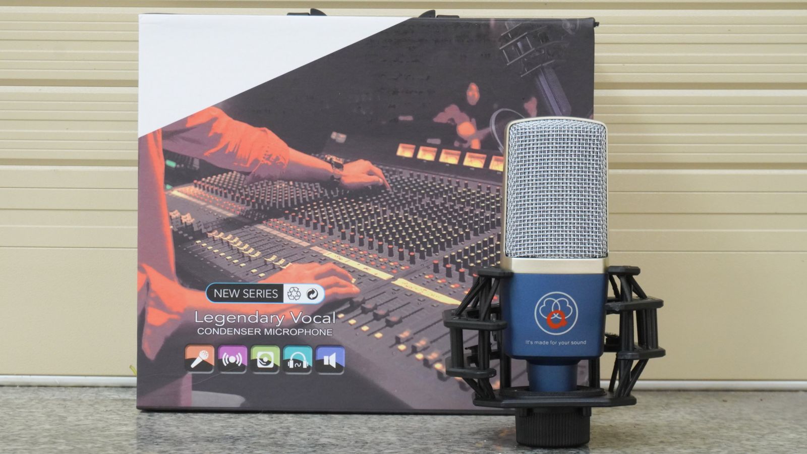 Micro thu âm AQTA ALC-249 - Micro thu âm chuyên dùng thu âm, livestream, karaoke online - Thiết kế sang trọng, cao cấp - Chống hú, chống nhiễu, lọc âm cực tốt - Dễ dàng kết nối trực tiếp với PC, laptop, soundcard