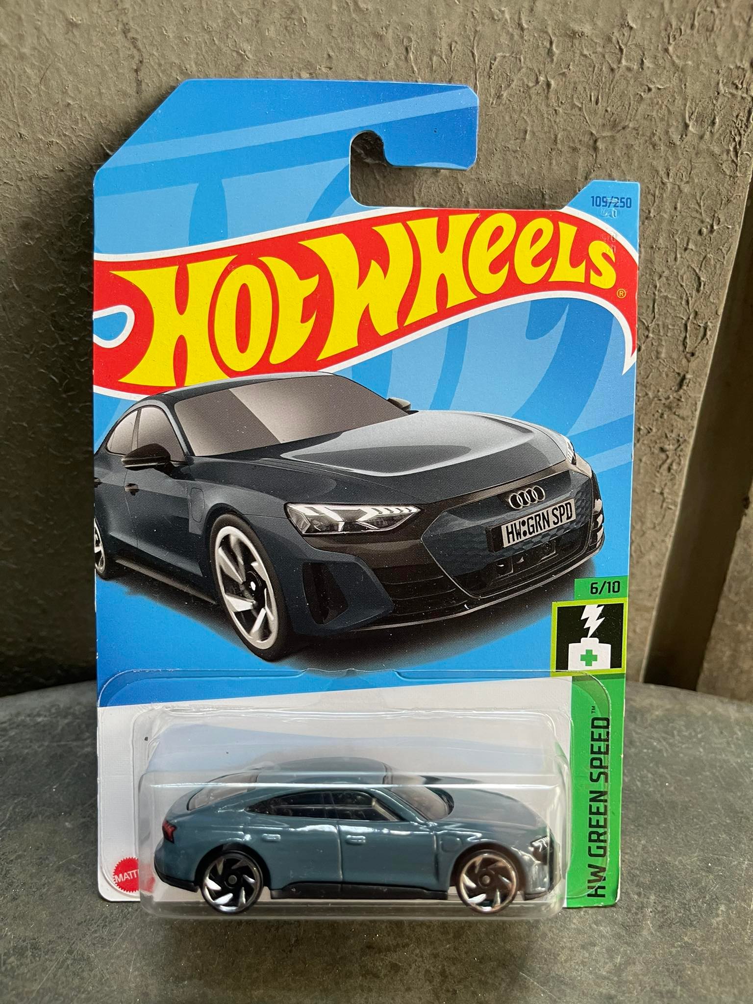 Xe mô hình đồ chơi cơ bản Hotwheels 1 64 - Audi RS E-Tron GT