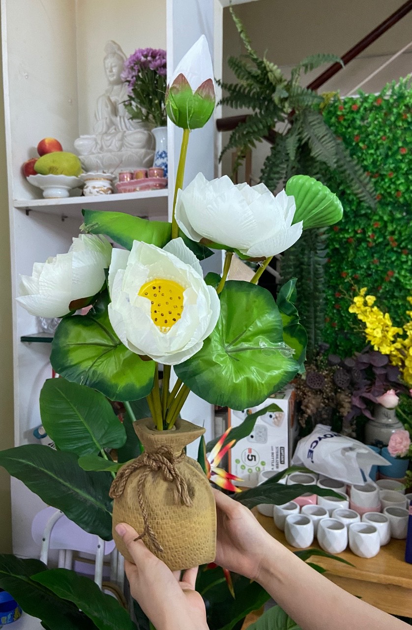 Cành Sen Giả Dâng Cúng (dài 50-100cm) 3 Hoa 1 Búp. Hình Chụp Thật(Không Kèm Chậu)