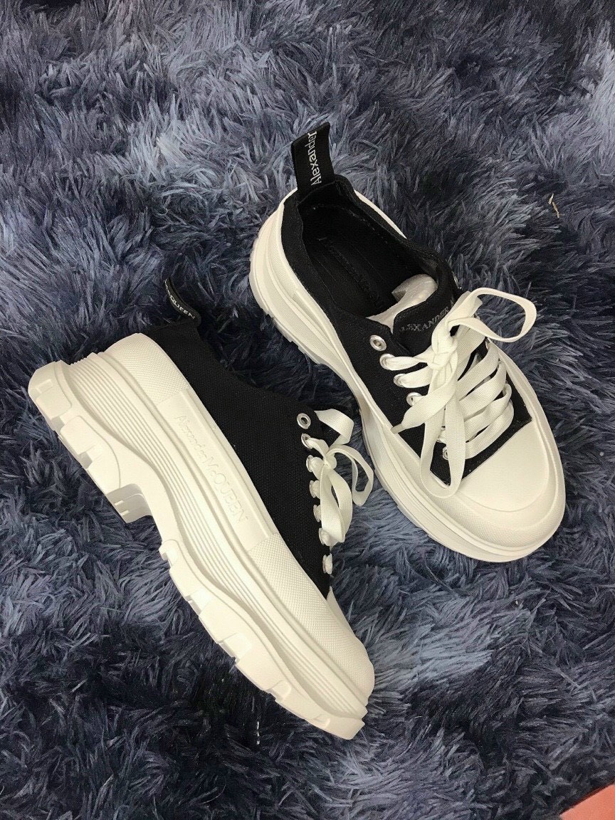 Giày sneaker thể thao MCQueen Black Tread Slick Low tăng chiều cao đủ size nam nữ kiểu dáng 2020 (có đủ hôp+bill)