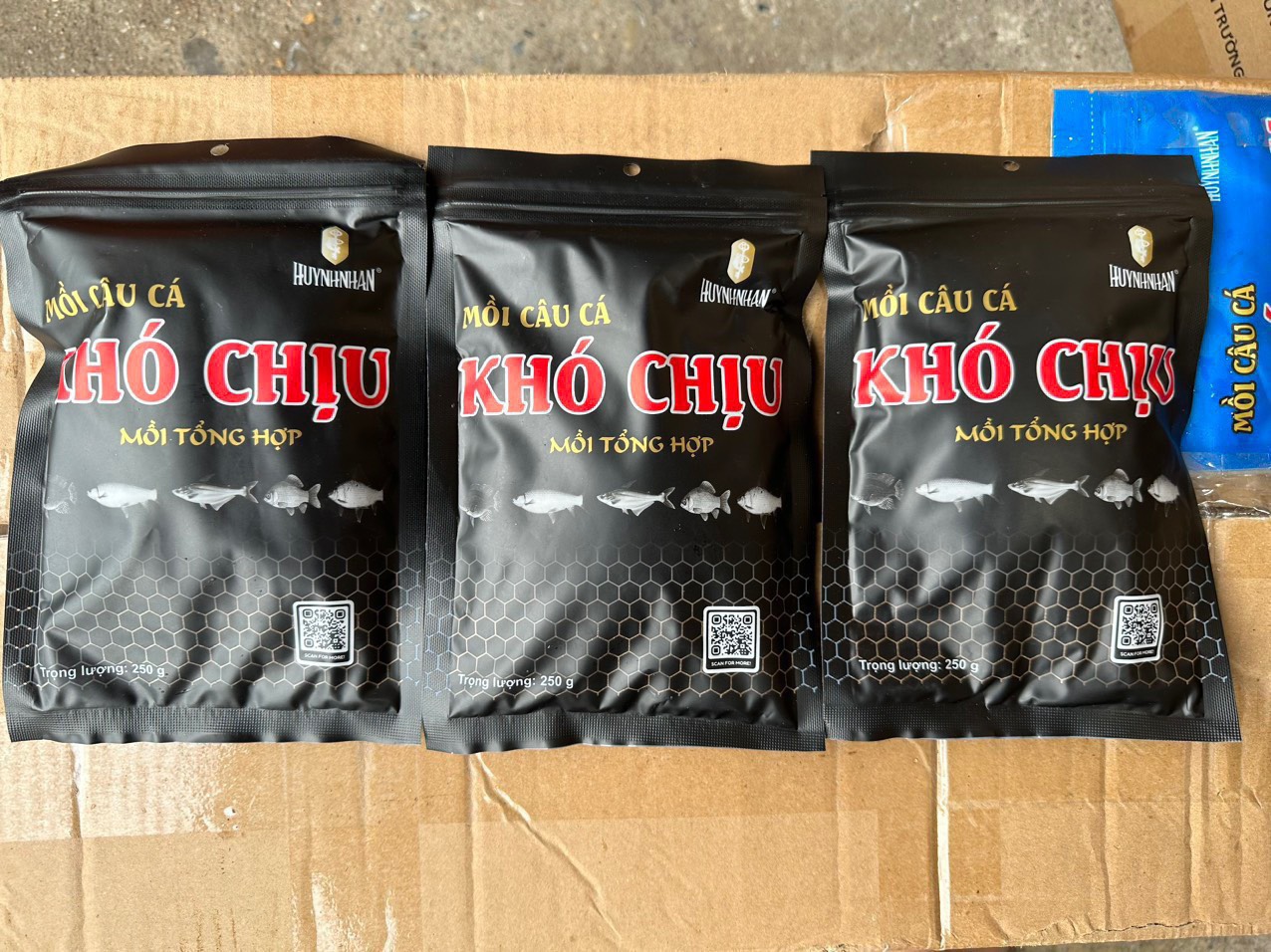 Mồi câu cá khó chịu xanh, đỏ, vàng, đen - mồi câu cá
