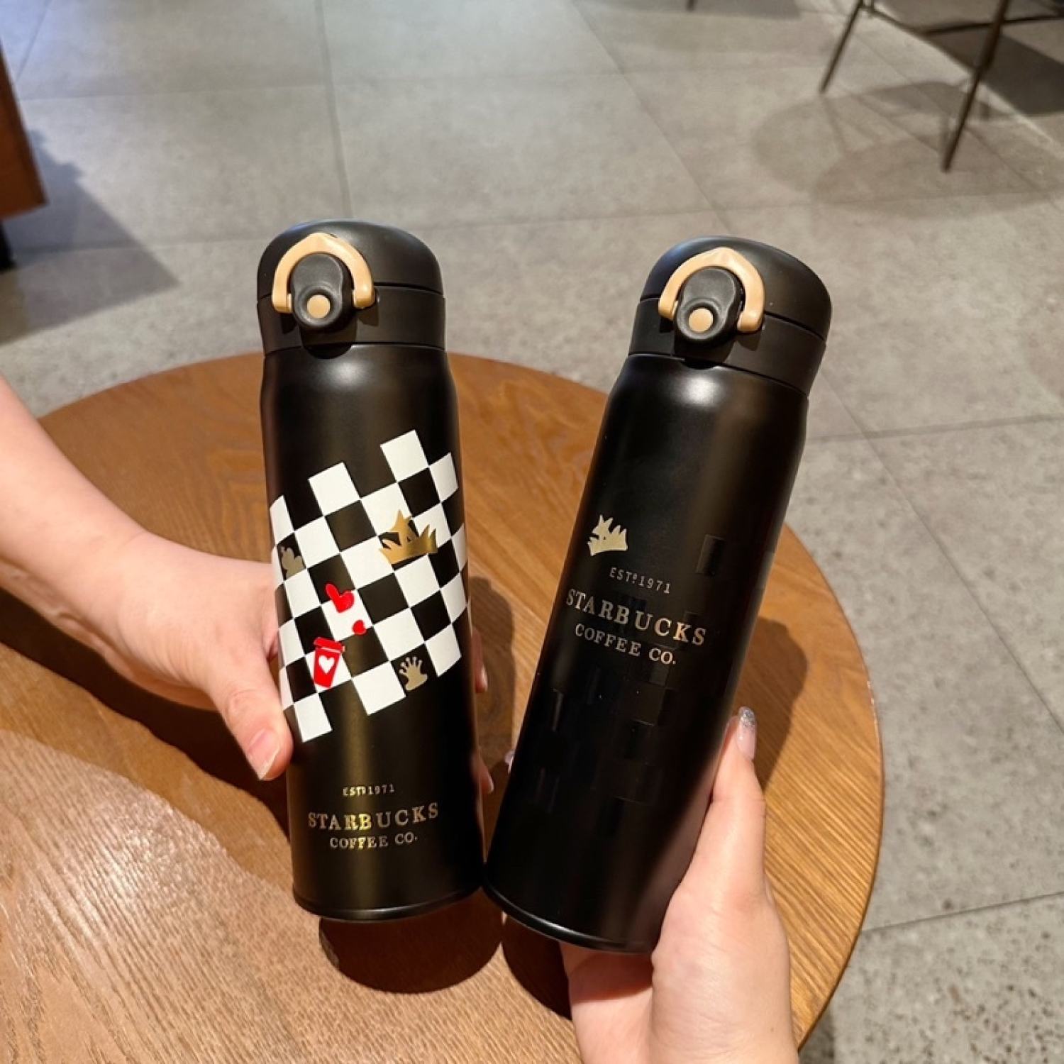 Quà tặng bạn trai bình giữ nhiệt Starbucks hoạ tiết Caro Dung tích 500ml