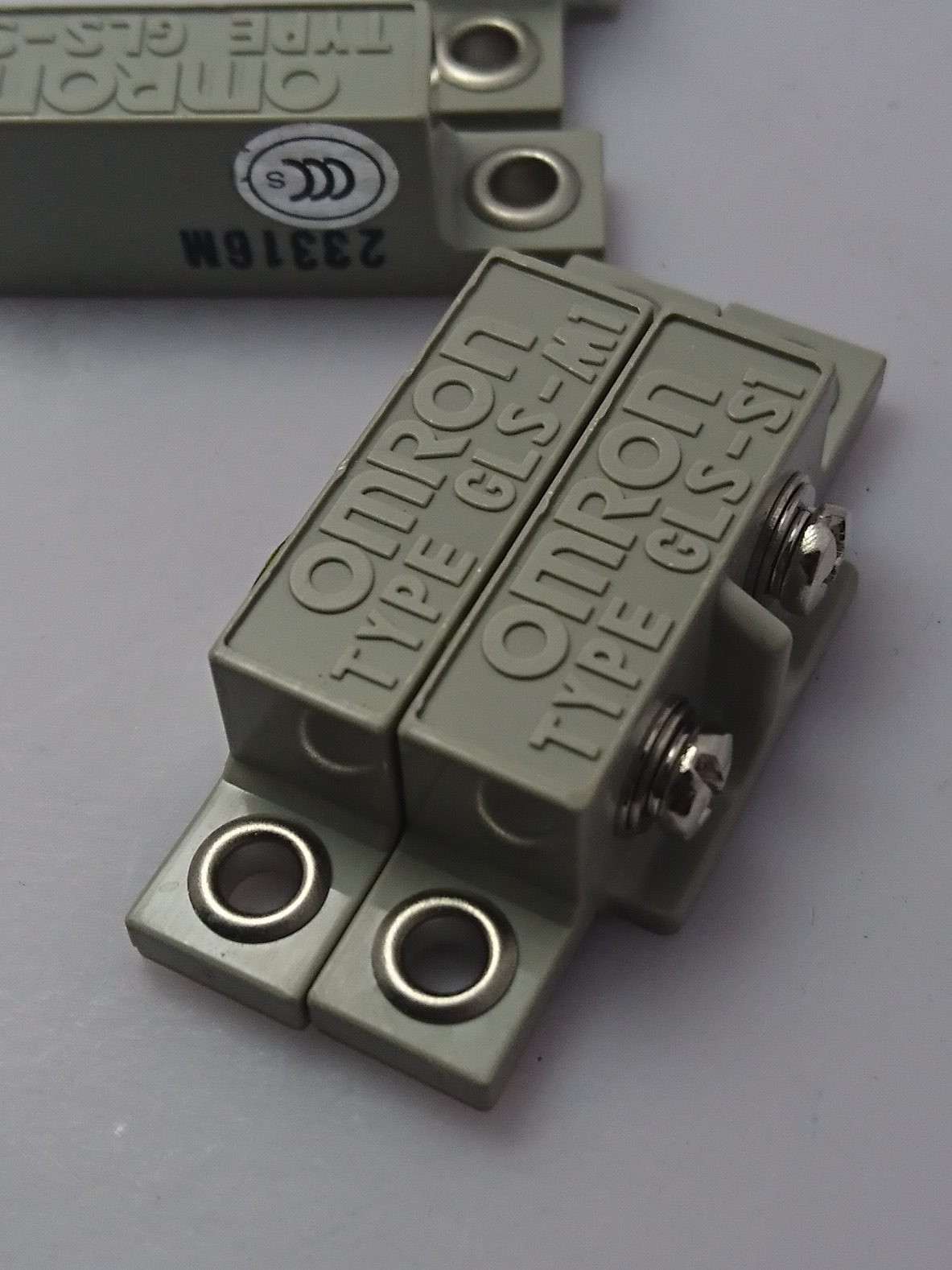 Cảm biến tiêm cận OMRON GLS-M1, GLS-S1 ( pressure sensor )