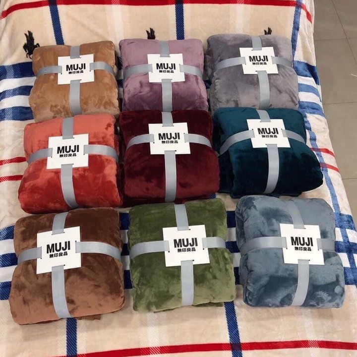Chăn Muji lông Tuyết xuất Nhật - Chăn Lông Tuyết Muji Xuất Nhật - Chăn Muji Cao Cấp Mềm Mịn dễ giặt giặt bằng tay hay bằng máy đều được mau khô không xù lông hay vón cục sau khi giặt độ bền cao.